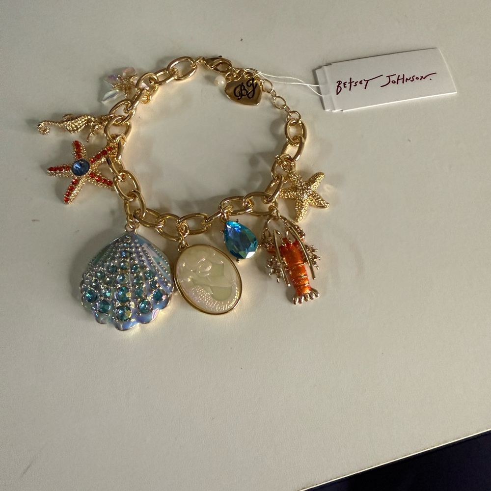 🐚Betsey Johnson Gold-Tone Ocean Charm Bracelet with Blue & Orange Accents